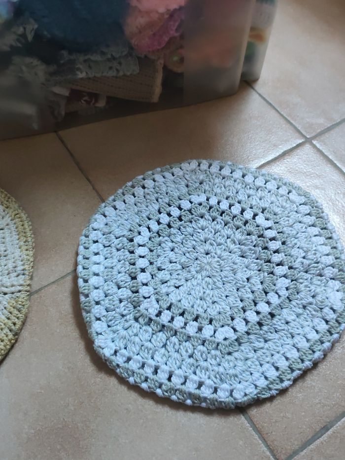 Bérets crochets fait main  certains avec mitaines - photo numéro 5
