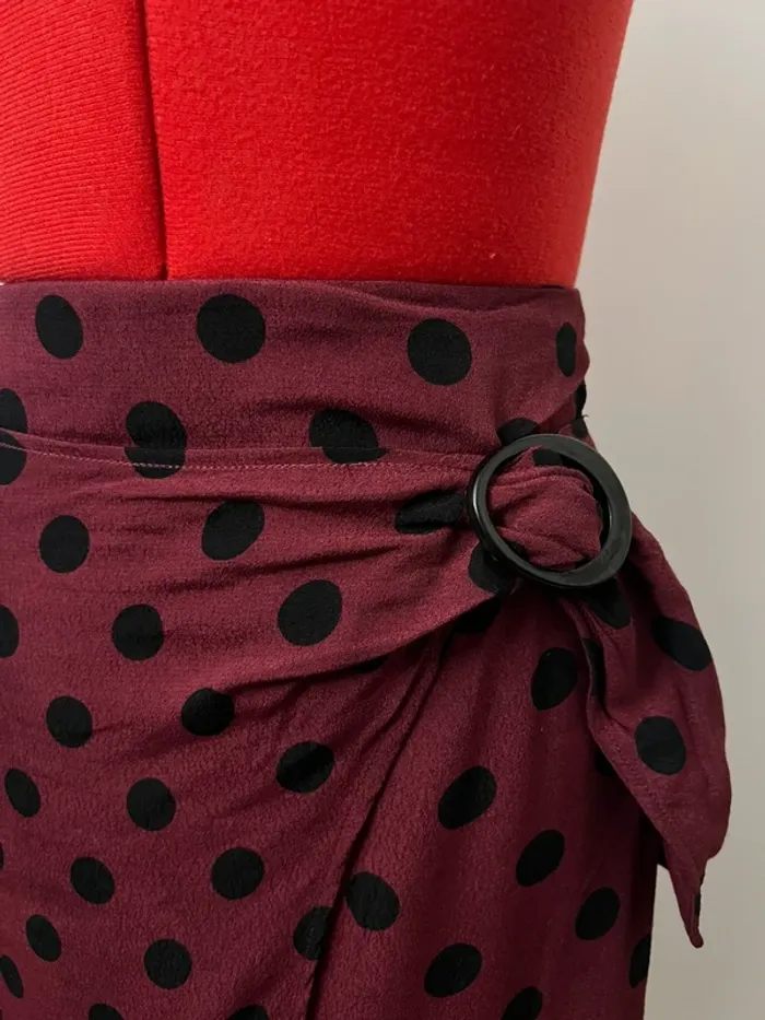 Jupe portefeuille bordeaux à pois noir Mango - photo numéro 2