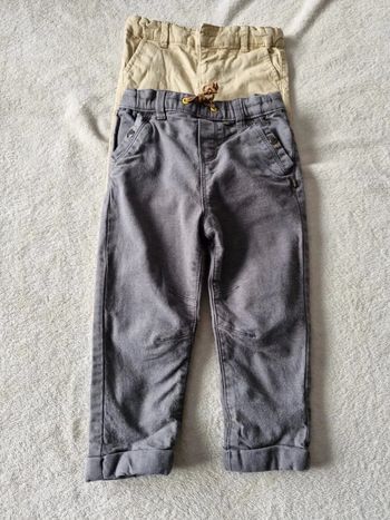 Lot de 2 pantalons. 23 mois