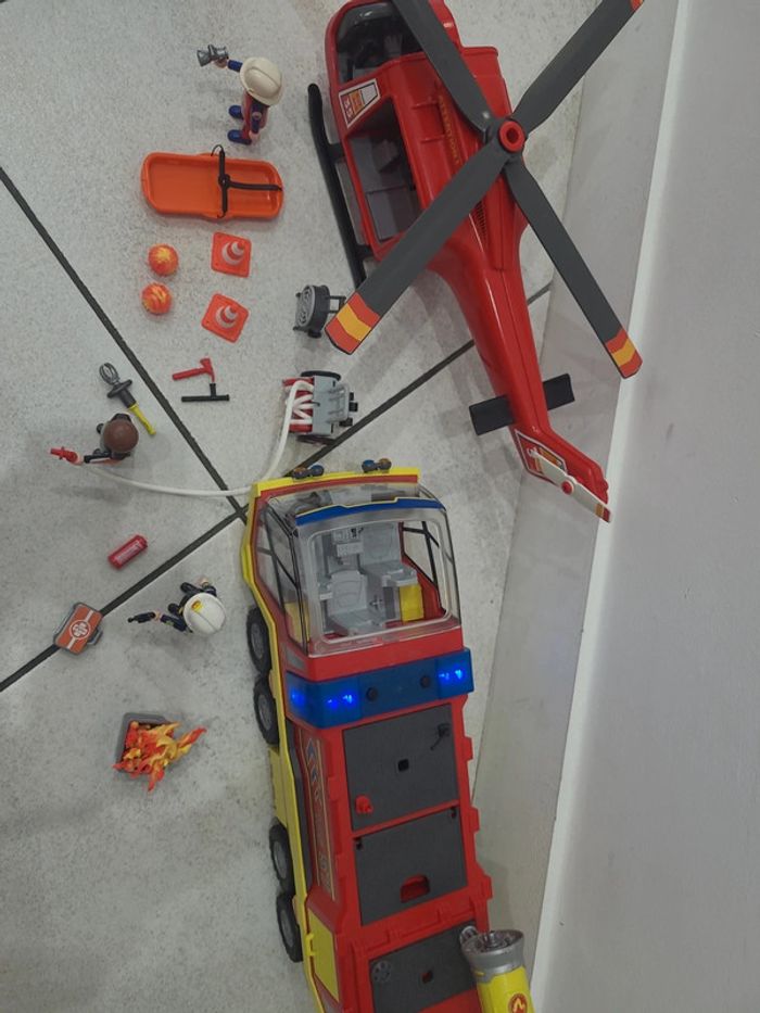 Camion hélicoptère de pompier Playmobil - photo numéro 6