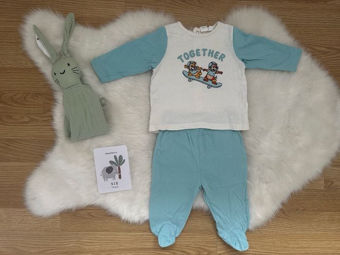 Pyjama / dors bien 2 pièces bébé mixte - très bon état - taille 6 mois - tic et tac/disney/Orchestra