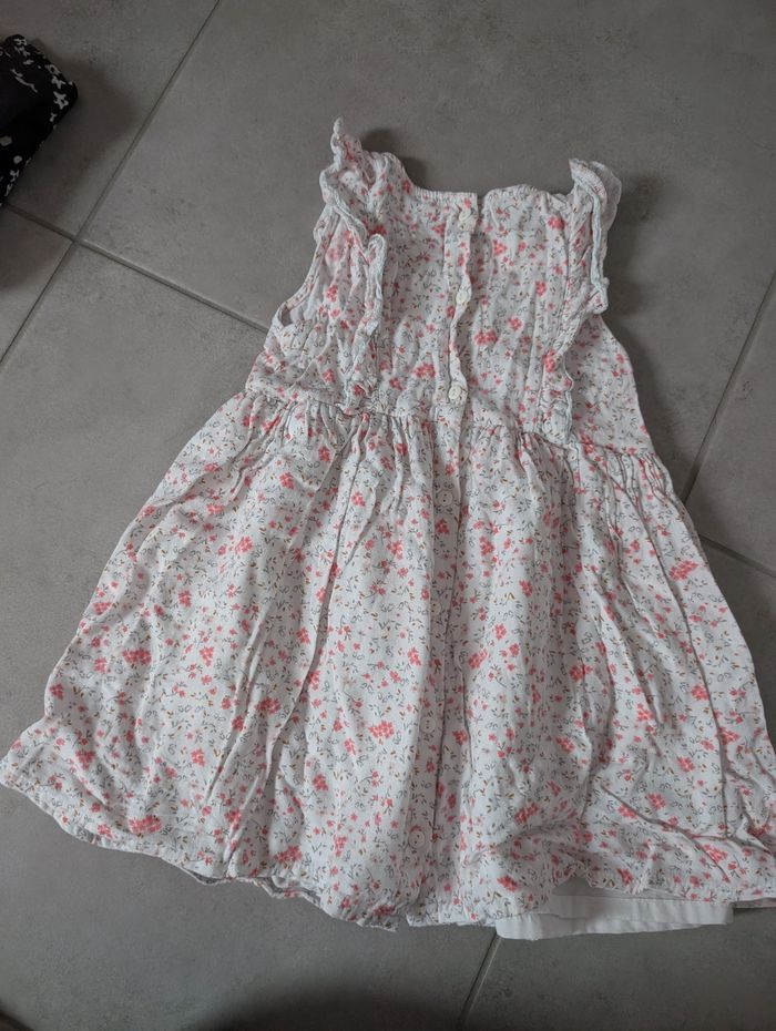 Très jolie robe à fleurs - photo numéro 3