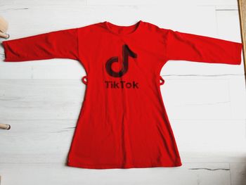 Vêtement fille robe rouge Tik Tok 12 ans