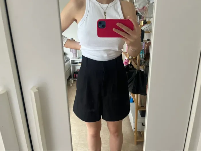 Short noir