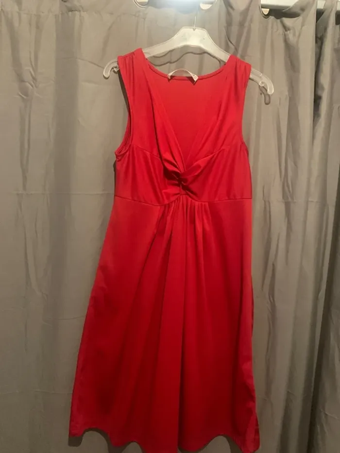 robe de couleur rouge - photo numéro 2