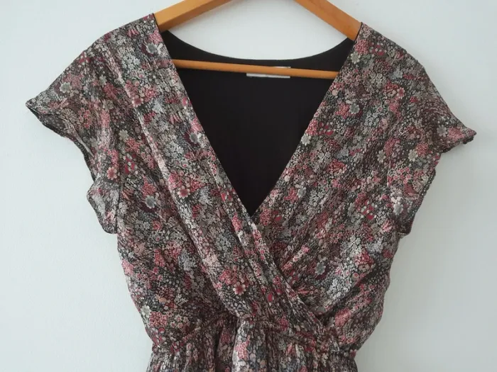 Robe longue asymétrique et joli décolleté - photo numéro 2