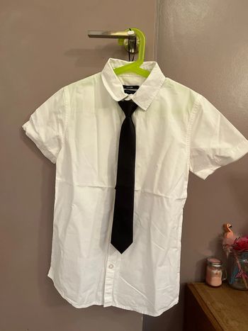 Ensemble chemise + cravate taille kiabi 10 ans