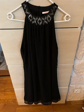 Jolie robe noir camaïeu
