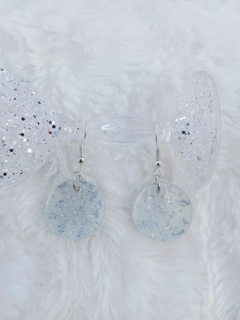 Boucles d'oreilles blanches feuilles d'argent 