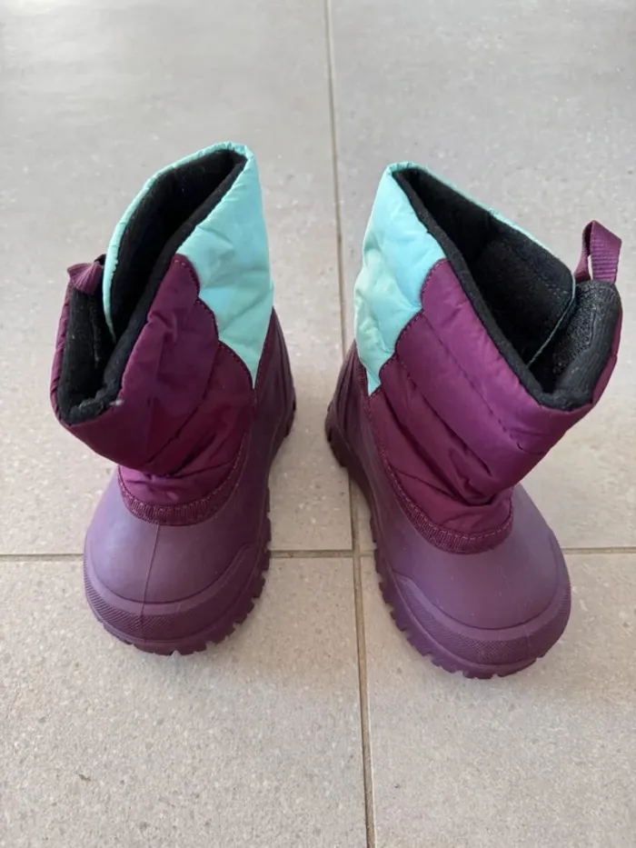 Bottes de neige bébé Lugik decathlon taille 22/23, très bon état