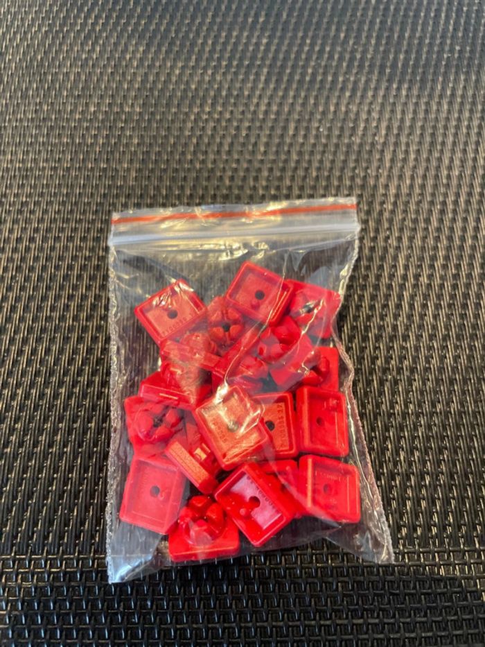 Playmobil lot 20 clips attaches fixations rouges pièces détachées - photo numéro 3