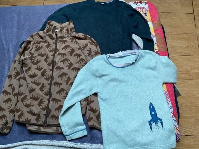 2 pulls et 1 gilet garçon 6 ans
