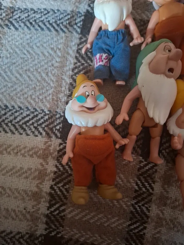 Lot de 5 nains. Blanche neige et les sept nains - photo numéro 2