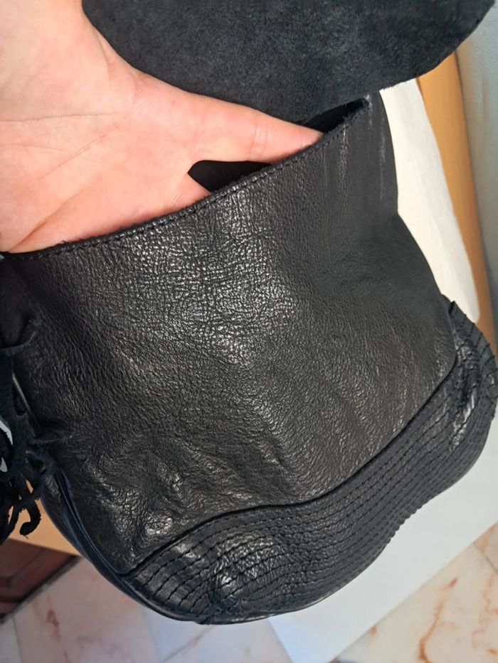 Ikks sac à main bandoulière besace en cuir noir - photo numéro 13