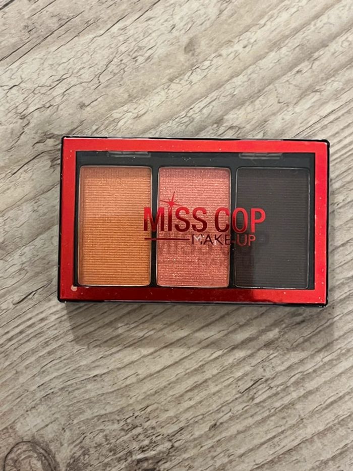 Lots maquillage miss cop (sauf rouge à lèvres) - photo numéro 7
