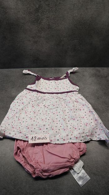 robe fleurie et culotte