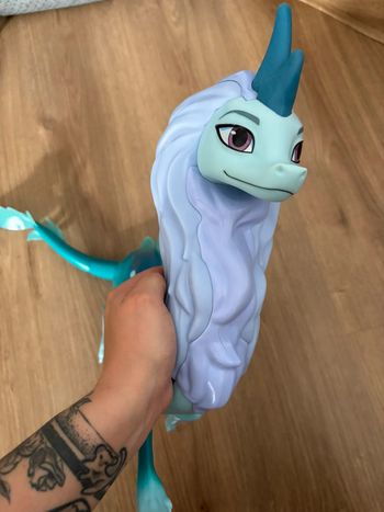 Dragon sisu raya Disney