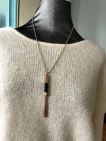 Très élégant collier.