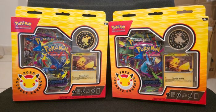 Pokemon Lot de 2 Coffrets Tripacks Collection Journée Pokémon 2026 30 ans (2 ME2/ 1 ME1) (Plusieurs Chocs)