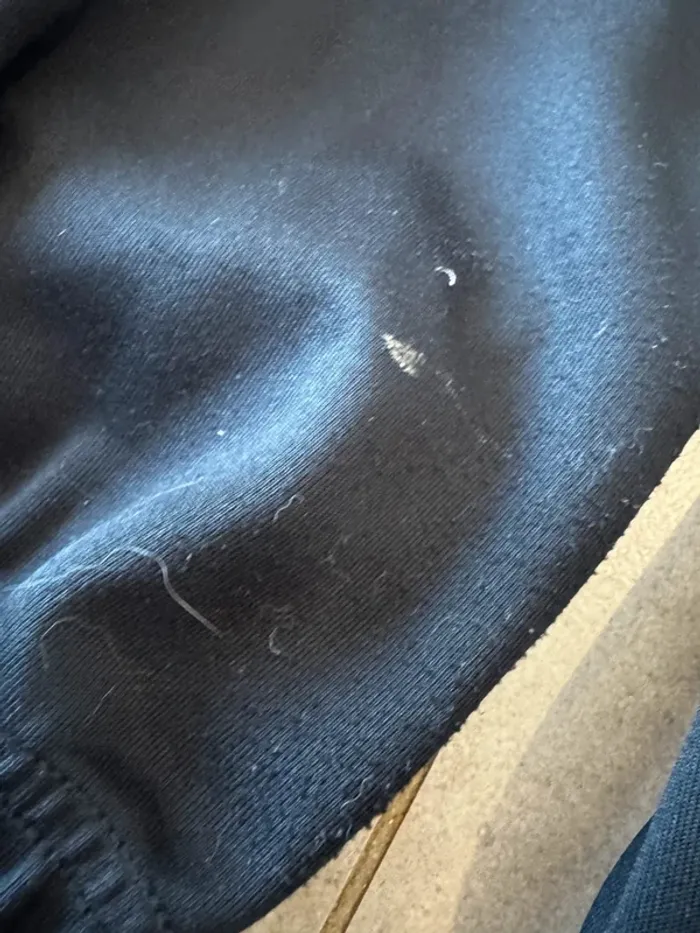 Veste nike air bon état mais il y a quelques traces, taille S - photo numéro 2