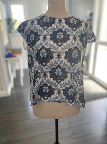 TEE shirt manche courte dans les ton bleu et blanc taille 38/40 marque blancheporte
