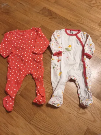 2 pyjamas