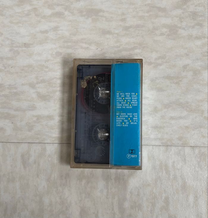 K7 cassette audio Queen - News of the world - photo numéro 3