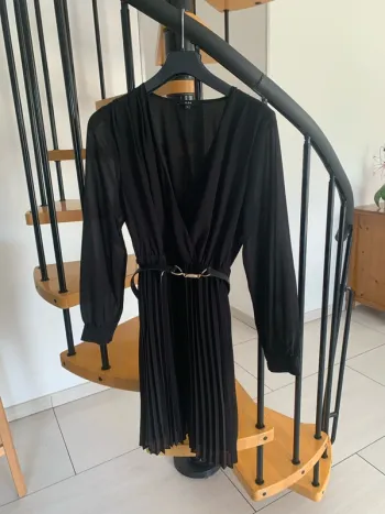 Robe noir plissée