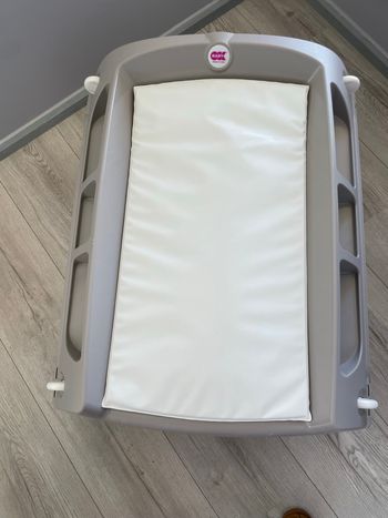 Table à langer à fixer baignoire ou lit 