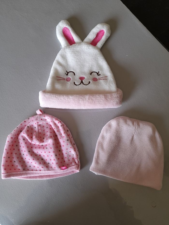 3 bonnets 1 à 3 mois