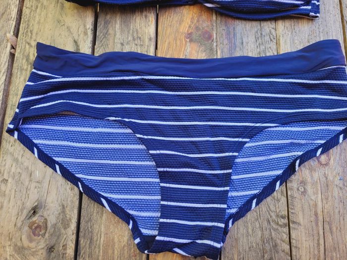 Superbe maillot de bain 👙 2 pièces La Halle,marin, bleu marine rayé blanc, bustier, 40/42 - photo numéro 2