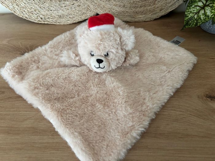 Doudou plat ours beige bonnet rouge Noël tex - photo numéro 2