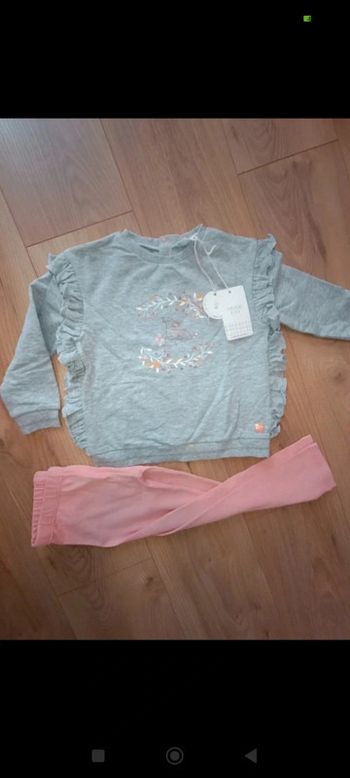 Superbe ensemble carrément beau 4 ans