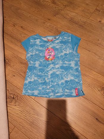 Tee shirt bleu et blanc a 🌸 8/9ans bon etat