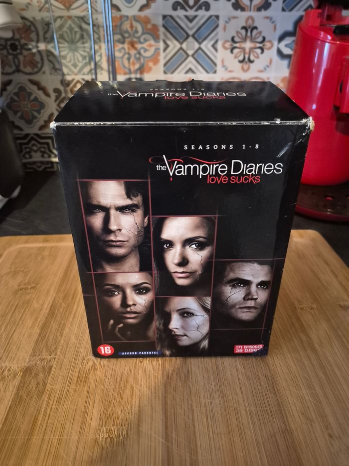 Collection intégrale de la série Vampire Diaries en DVD - photo numéro 3