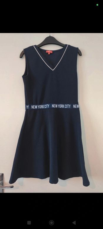 Robe bleu marine ceintrée et évasée taille S Tissaïa