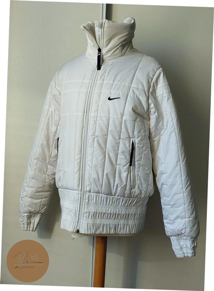 Doudoune Nike Blanche avec Logo Noir