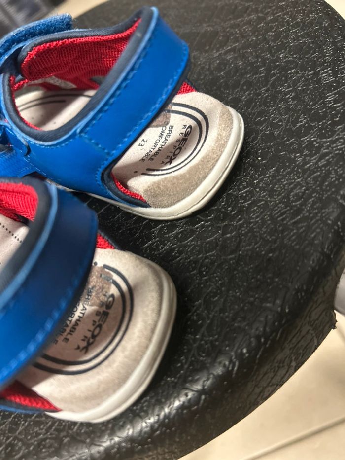 Sandales garcon à scratch Geox modèle Agasim bleu et rouge taille 23 - photo numéro 12