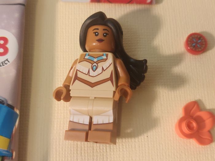 Minifig Lego Pocahontas - Series Disney 100 - Complet - coldis100-12 dis103 - photo numéro 2