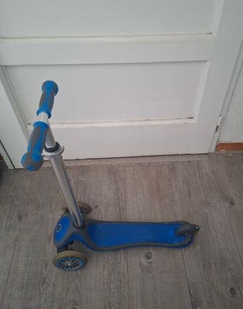 Trotinette globe 3 roue decathlon bleu