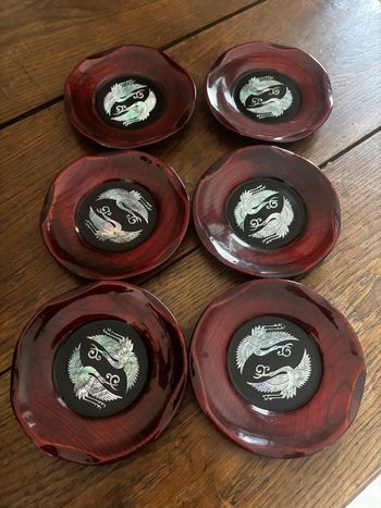 Ensemble de 6 sous verres ou coupelles asiatiques effet laqué décor grues