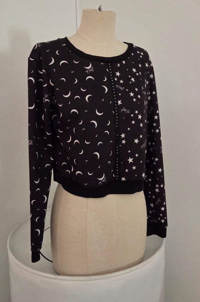 Sweat court LIU JO Made in Italy – imprimé lune & étoiles – détails cloutés – T. XS – très bon état - photo numéro 2