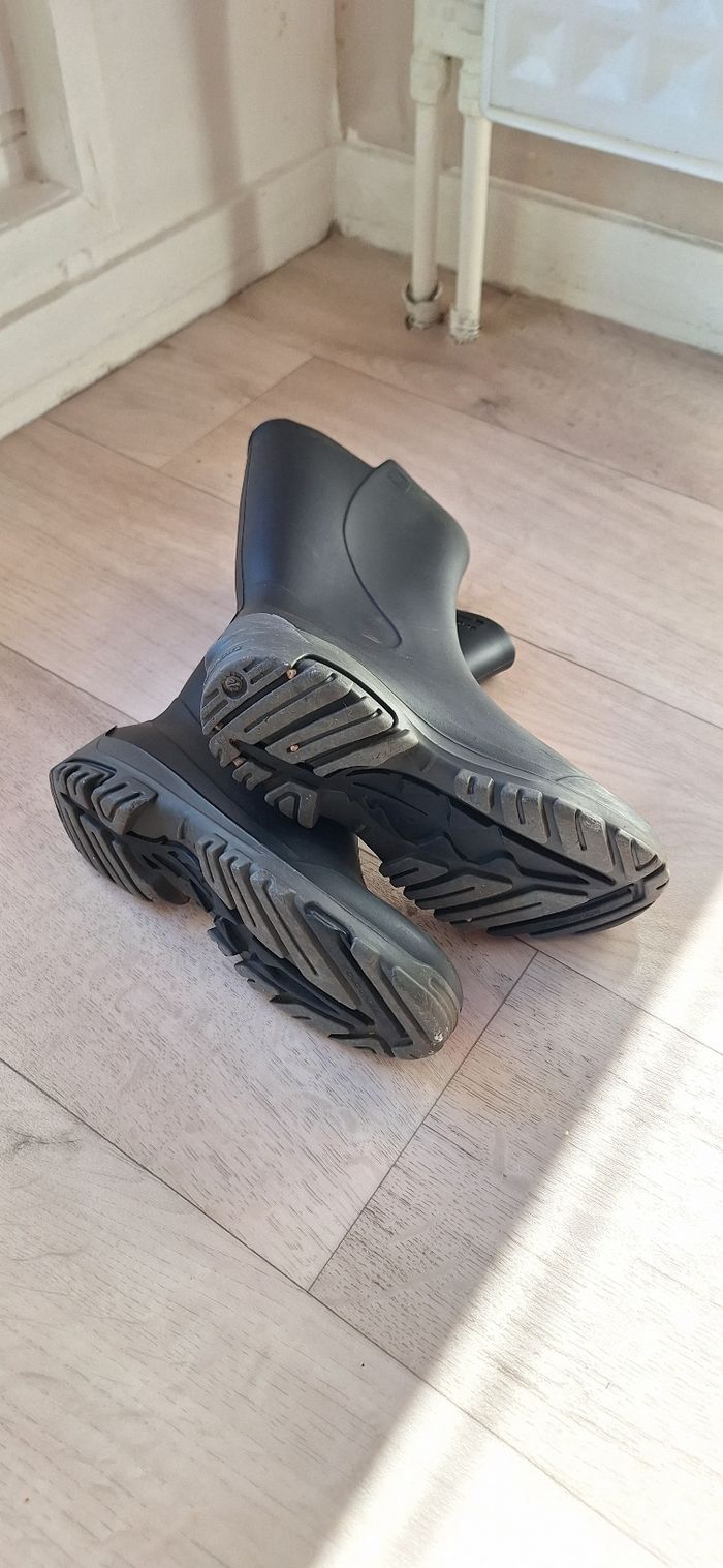 👢 Bottes en plastique noire - Decathlon – Taille 31/32 - photo numéro 5