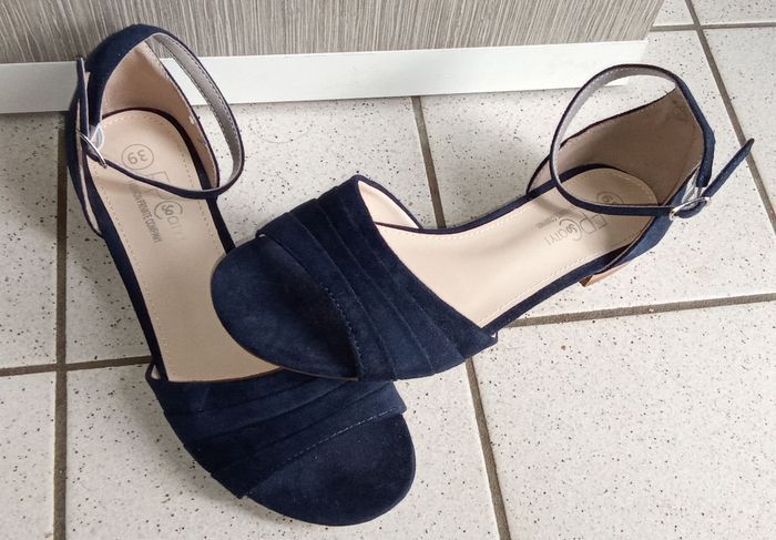 Chaussures femme petit talon fpc taille 39, mi saison été couleur marine