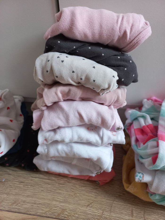 Lot body +pyjamas 1 mois fille - photo numéro 2