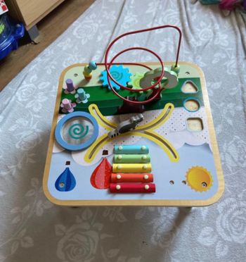 Table d’éveil en bois