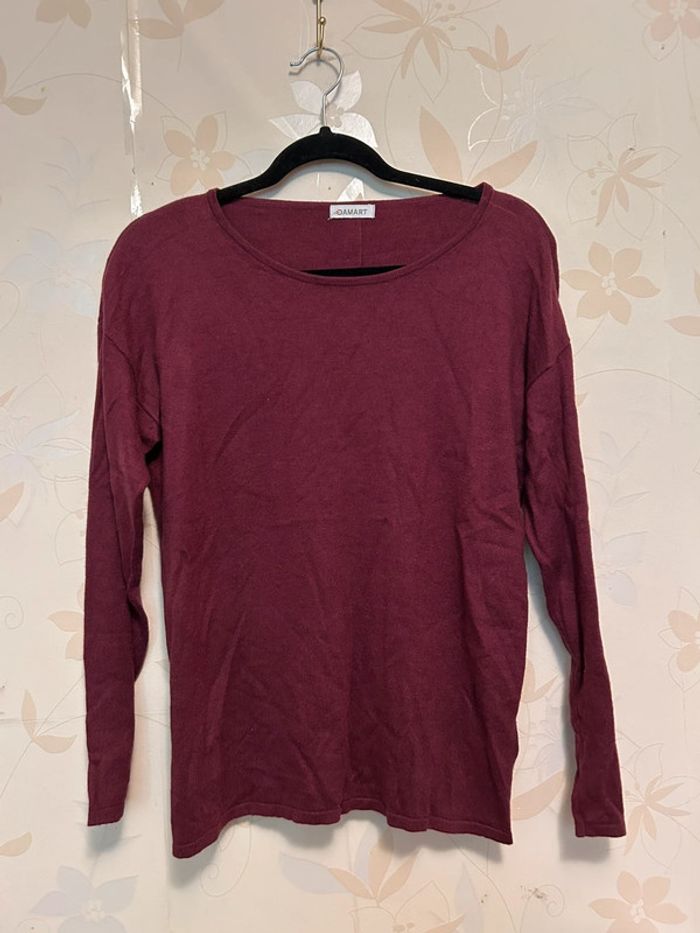 Petit pull bordeaux boutons brillants au dos