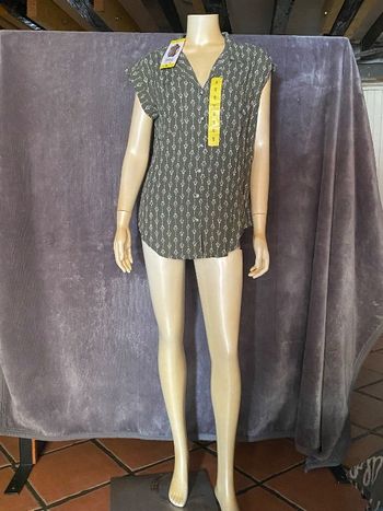 Blouse sans manche vert kaki à motifs blanc taille S