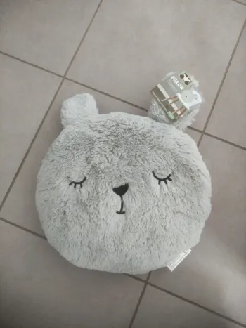 Très beau coussin tête de lapin 27 cm neuf avec étiquette