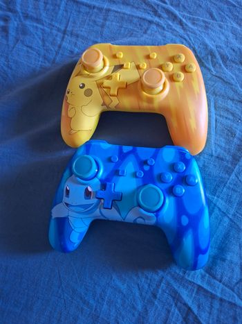 2 manettes Nintendo Switch Pokémon (Pikachu & Carapuce
